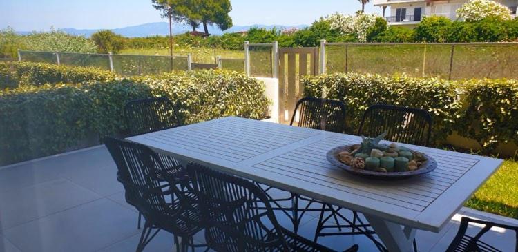 Hanioti Suite Maisonette In Front Of The Sea Exterior photo