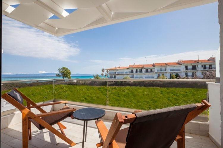 Hanioti Suite Maisonette In Front Of The Sea Exterior photo